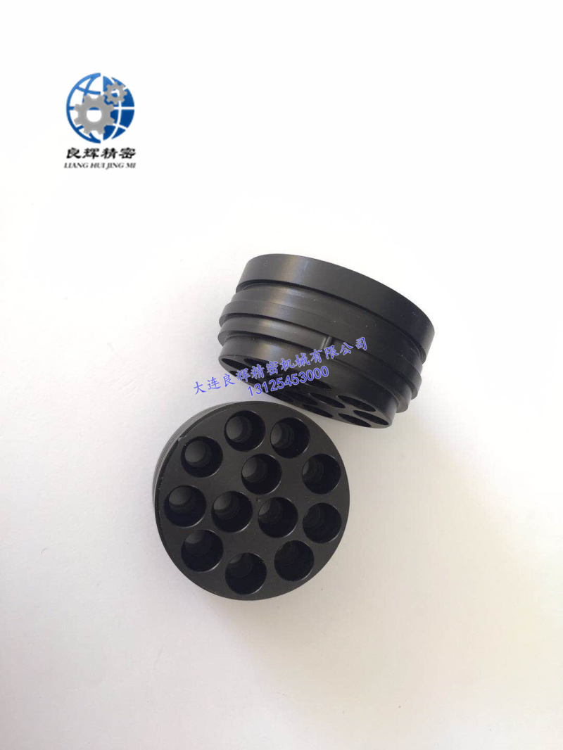 玄色PEEK加工插板式Receptacle绝缘支持座_人生就是博